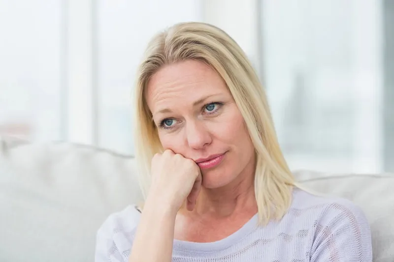 lady-resting-her-face-on-her-hand Lady resting her face on her hand